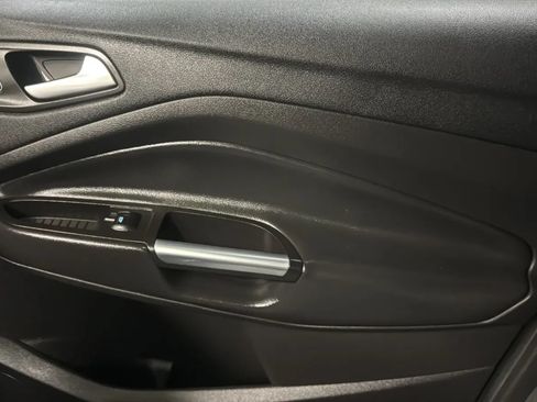 Used 2018 Ford Escape SE FWD image 17