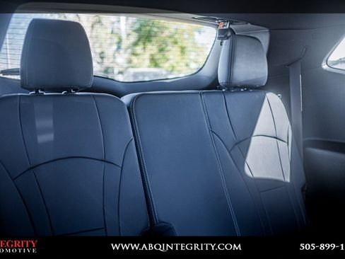 Used 2023 Buick Enclave Essence image 36