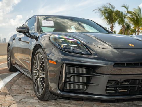 Used 2024 Porsche Panamera w/ Premium Package RWD image 7