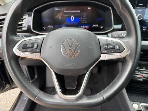 Used 2025 Volkswagen Jetta SE FWD image 43