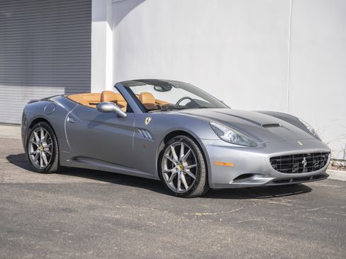 Used 2010 Ferrari California image 7