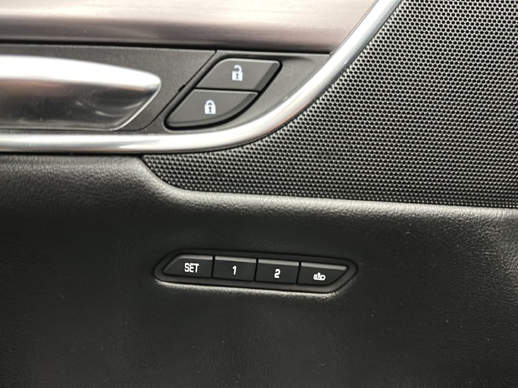 Used 2017 Cadillac XT5 Luxury w/ Driver Awareness Package AWD/4WD image 17