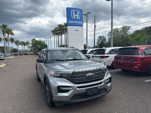 Used 2021 Ford Explorer XLT w/ Equipment Group 202A RWD image 2