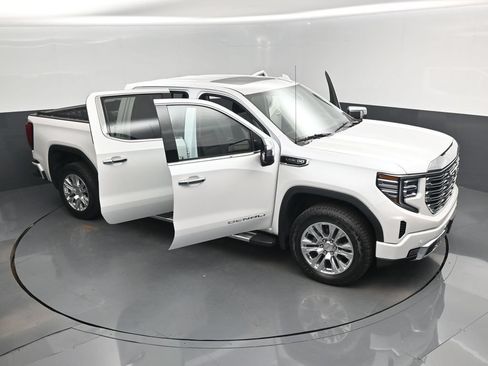 Used 2025 GMC Sierra 1500 Denali w/ Technology Package AWD/4WD image 19