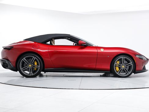 Certified 2025 Ferrari Roma Spider RWD image 12