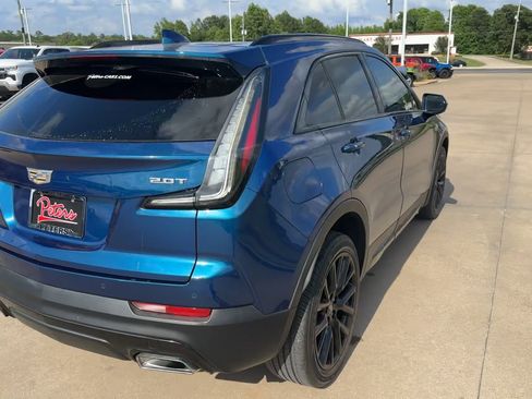 Used 2019 Cadillac XT4 Sport w/ Cold Weather Package FWD image 8