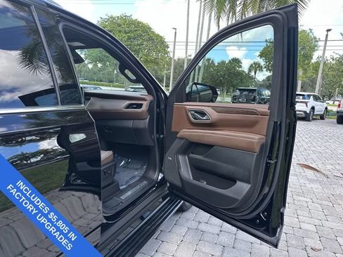 Used 2024 Chevrolet Suburban High Country AWD/4WD image 23