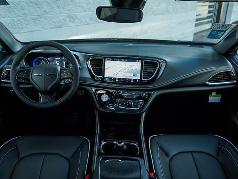 New 2026 Chrysler Pacifica Limited AWD/4WD image 15