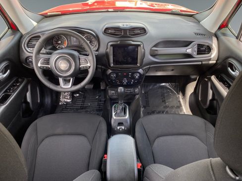 Used 2023 Jeep Renegade Latitude AWD/4WD image 10