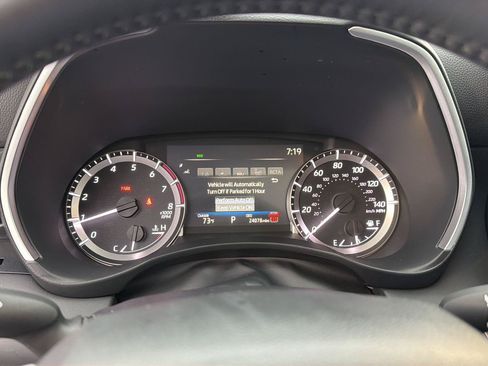 Certified 2025 Toyota Highlander XLE FWD image 24