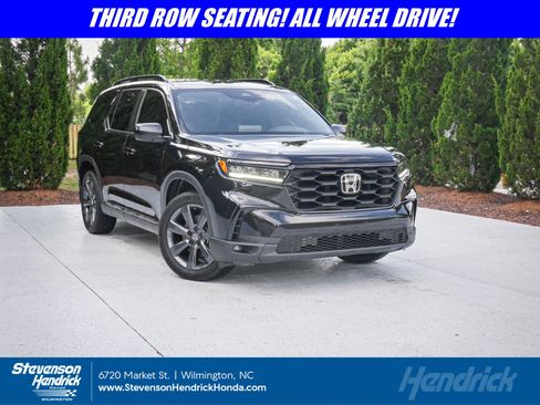 Used 2025 Honda Pilot Sport image 1