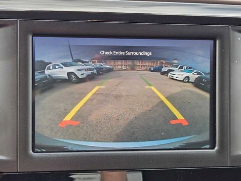 Used 2023 Chrysler Voyager LX image 30