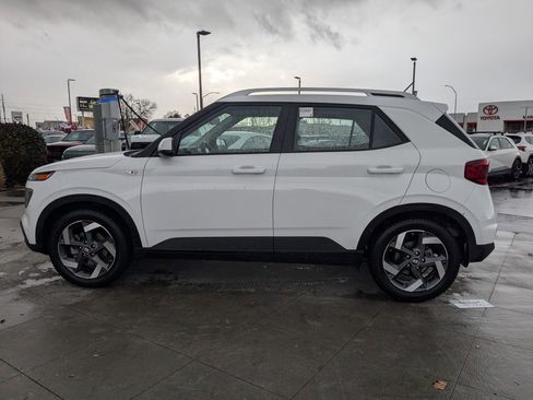 Certified 2023 Hyundai Venue SEL image 9