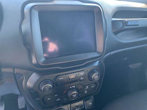 Used 2021 Jeep Renegade Latitude w/ Sun & Sound Group image 16