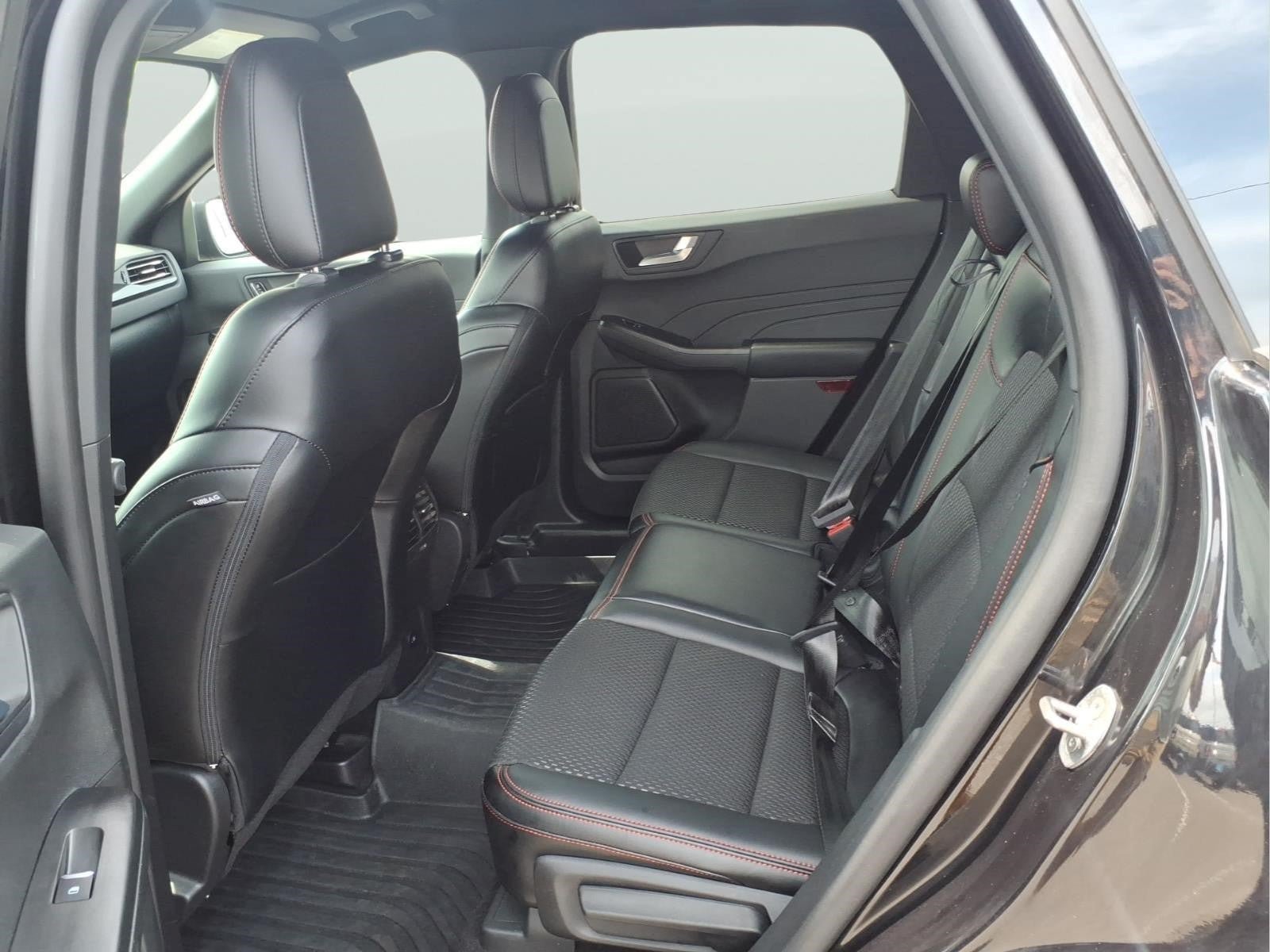 Used 2024 Ford Escape ST-Line w/ Tech Pack #1 AWD/4WD image 9