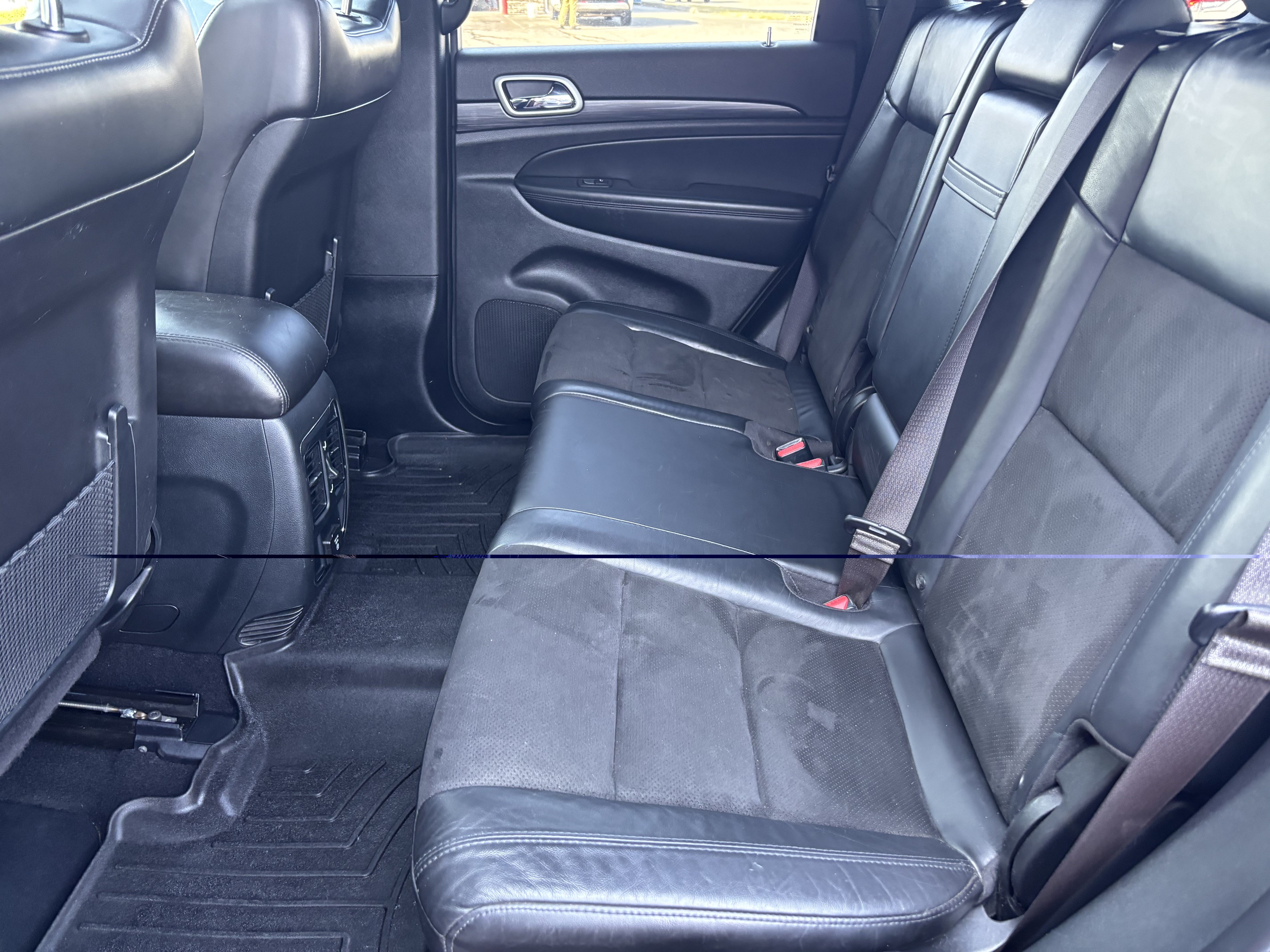 Used 2021 Jeep Grand Cherokee Laredo X AWD/4WD image 25
