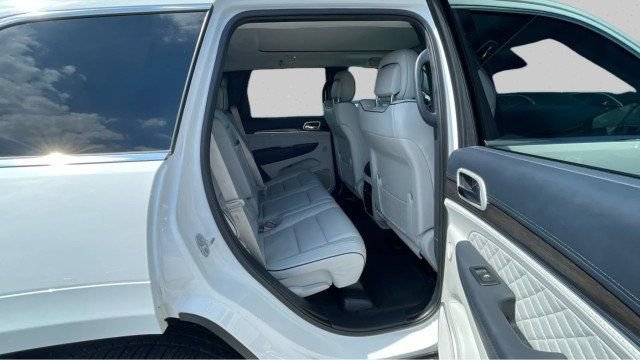 Used 2020 Jeep Grand Cherokee Summit AWD/4WD image 13