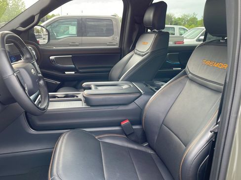 Used 2025 Ford Expedition Tremor image 3