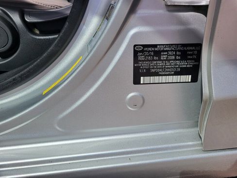 Used 2017 Hyundai Elantra SE image 30