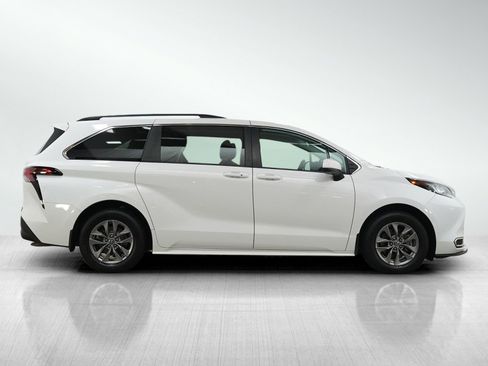 Used 2022 Toyota Sienna LE FWD image 6