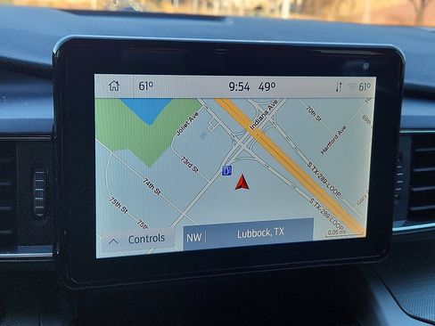 Used 2022 Ford Explorer XLT w/ Equipment Group 202A image 8