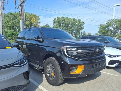 Used 2025 Ford Expedition Tremor AWD/4WD image 1