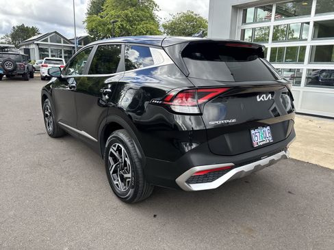 Used 2023 Kia Sportage LX AWD/4WD image 3