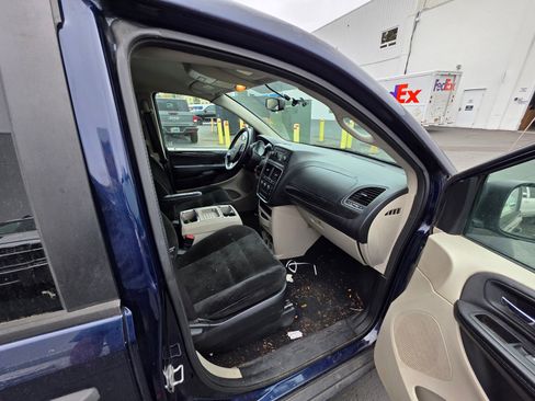 Used 2016 Dodge Grand Caravan American Value Package w/ UConnect Hands-Free Group FWD image 15