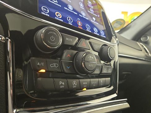 Used 2021 Jeep Grand Cherokee Limited image 28