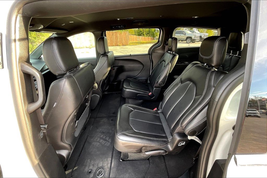 Used 2026 Chrysler Pacifica Select FWD image 6
