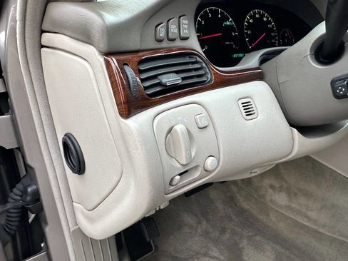 Used 2001 Cadillac Seville STS w/ Luxury Pkg image 37