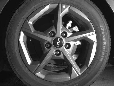 Used 2025 Kia K4 LXS image 14