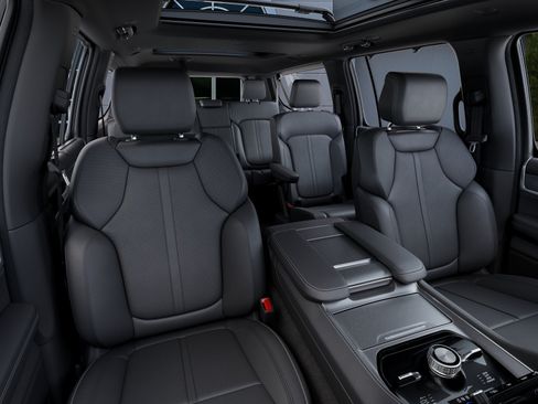 New 2025 Jeep Wagoneer L Series II w/ Convenience Group I AWD/4WD image 42