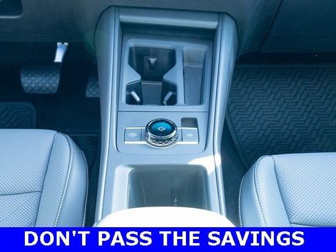 New 2025 Volkswagen Tiguan SE image 32