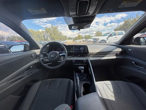 Used 2022 Hyundai Elantra SEL image 9