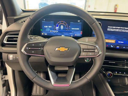 New 2025 Chevrolet Traverse LT image 15