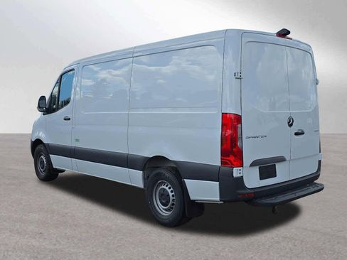 Used 2025 Mercedes-Benz Sprinter 2500 image 5