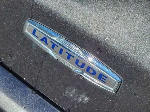 Used 2018 Jeep Compass Latitude w/ Cold Weather Group image 19