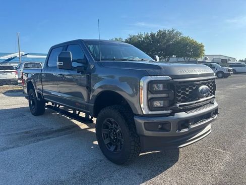 Used 2023 Ford F250 Lariat w/ Sport Appearance Package AWD/4WD image 3