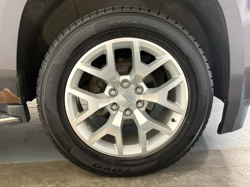 Used 2015 Chevrolet Tahoe LTZ AWD/4WD image 11