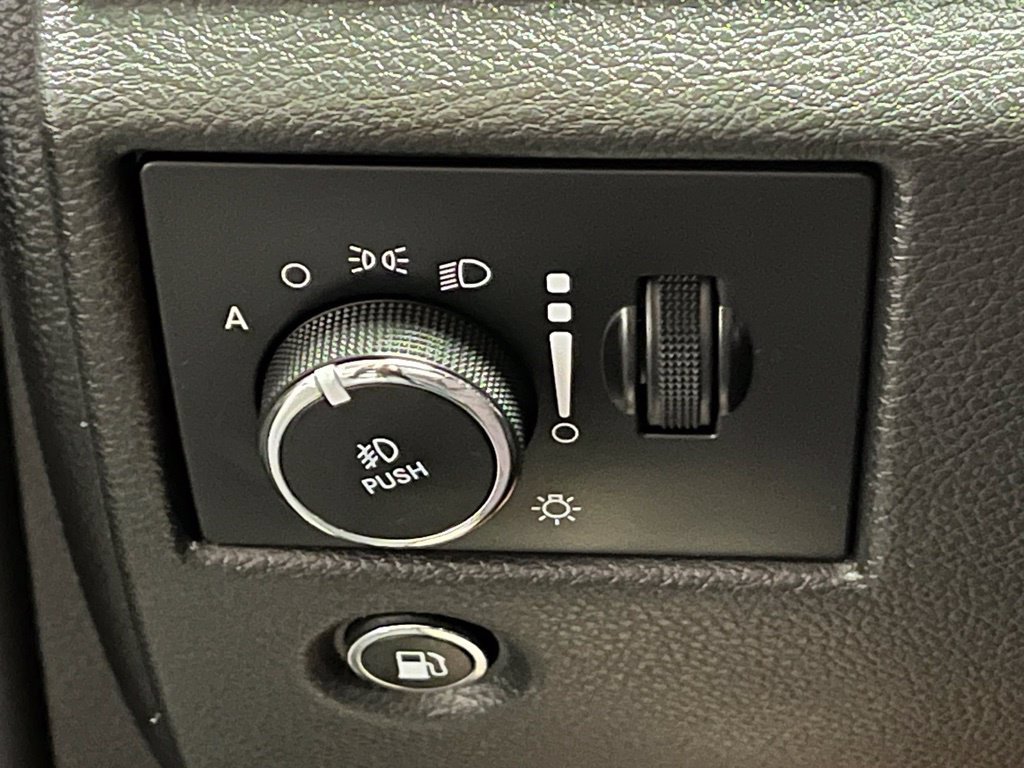 Used 2021 Jeep Grand Cherokee Laredo X AWD/4WD image 15