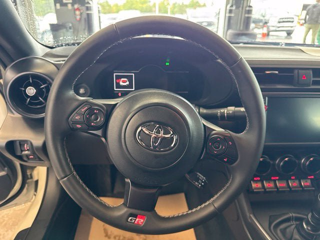 Used 2023 Toyota GR86 Premium w/ ALL Weather Mat Package (TMS) RWD image 12