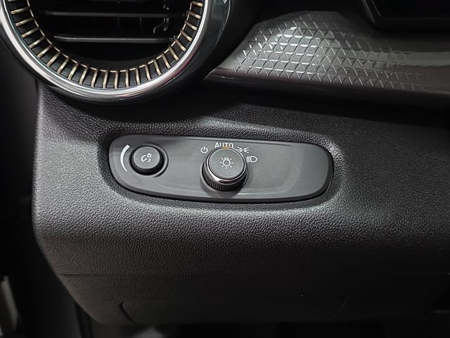 Used 2025 Chevrolet Trax ACTIV w/ Sunroof Package FWD image 24