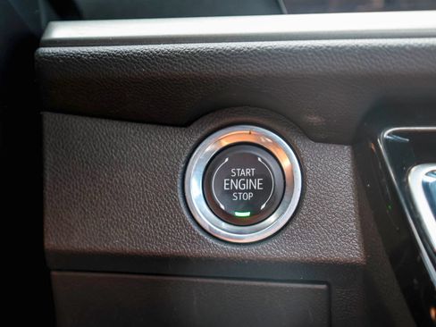 Used 2025 Chevrolet Traverse LT w/ Sun and Wheel Package FWD image 17