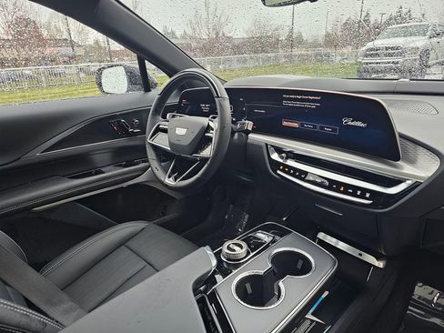 New 2026 Cadillac Lyriq Signature Luxury image 10