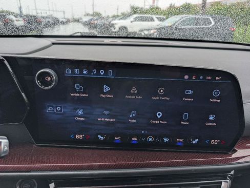 Used 2024 Chevrolet Traverse Z71 AWD/4WD image 19