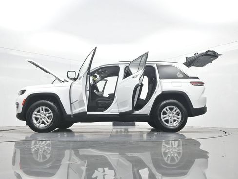 Used 2023 Jeep Grand Cherokee Laredo RWD image 46