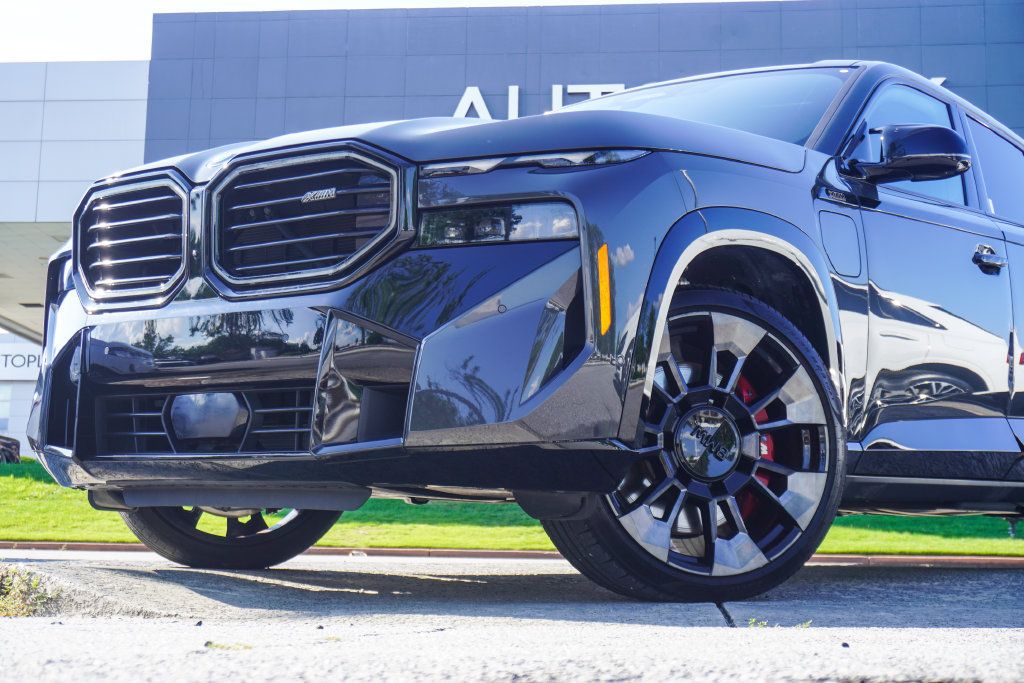 Used 2023 BMW XM AWD/4WD image 2