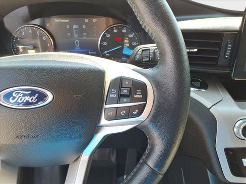 Used 2023 Ford Explorer XLT AWD/4WD image 25