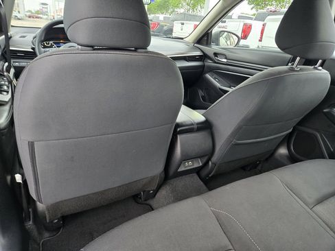 Used 2025 Nissan Altima 2.5 SV image 19